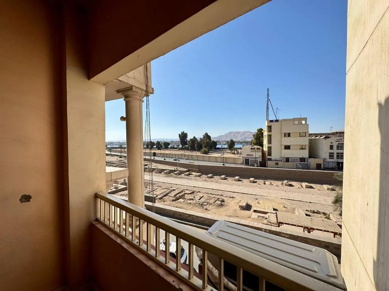 Queens Valley Hotel Luxor